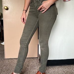 Women’s stretch skinny jeans